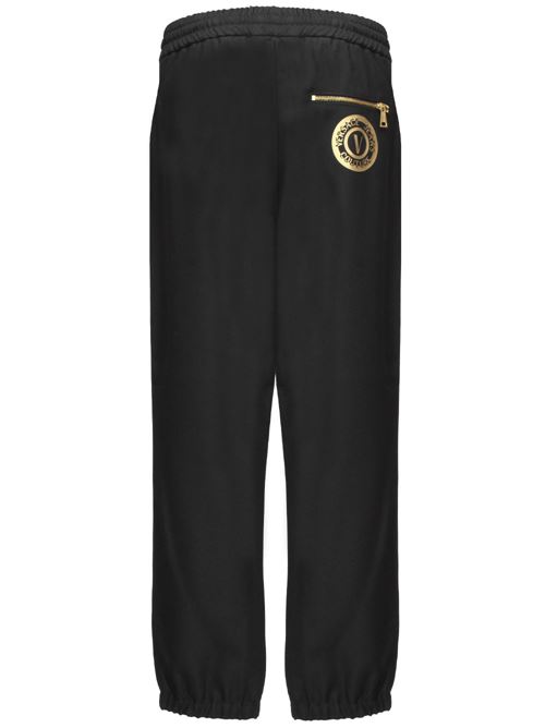 Pantaloni affusolati con stemma a V Versace Jeans | 76GAA100N0309899